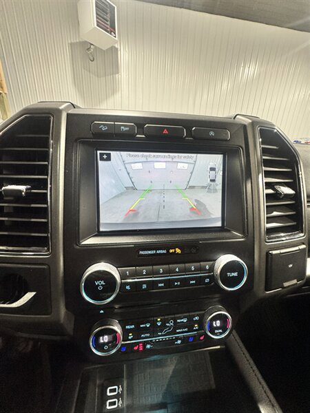 Used 2018 Ford Expedition XLT w/ Equipment Group 202A AWD/4WD image 19