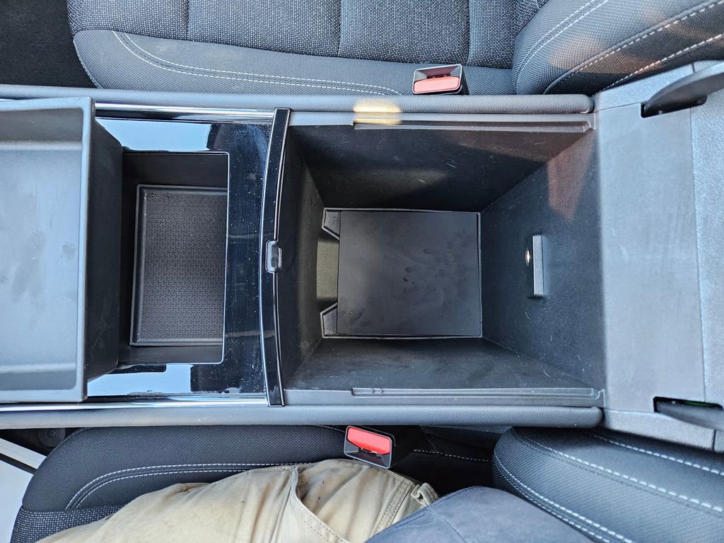 Used 2025 Chevrolet Traverse LT w/ Sun and Wheel Package image 19