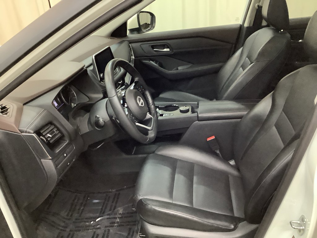 Used 2023 Nissan Rogue SV w/ SV Premium Package image 15