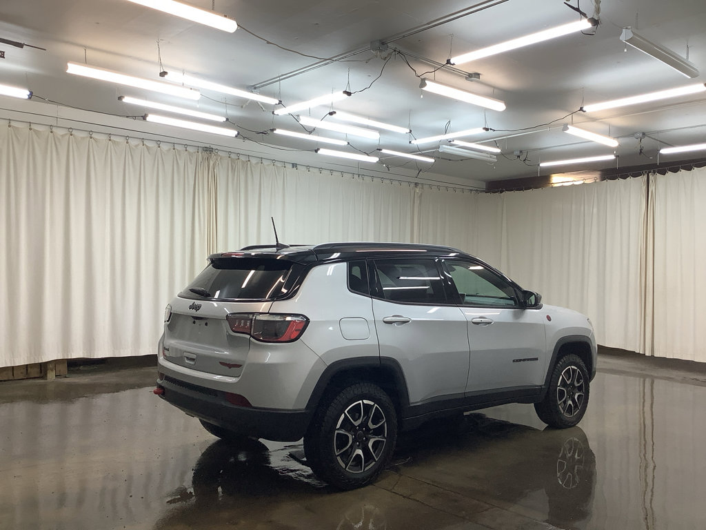 Used 2025 Jeep Compass Trailhawk AWD/4WD image 6