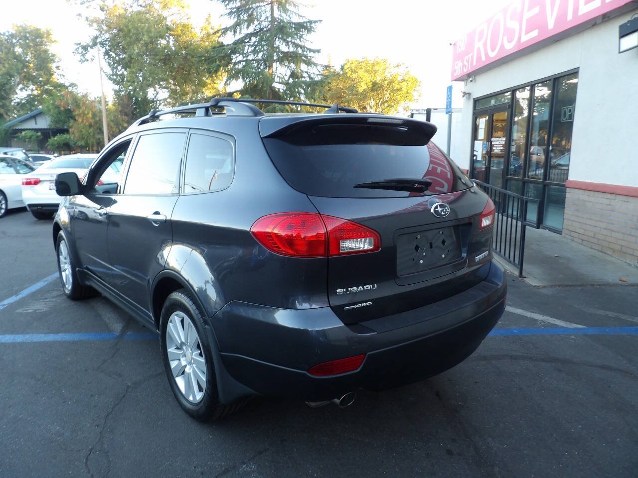 Used 2011 Subaru Tribeca Limited w/ PWR Moonroof Pkg AWD/4WD image 4