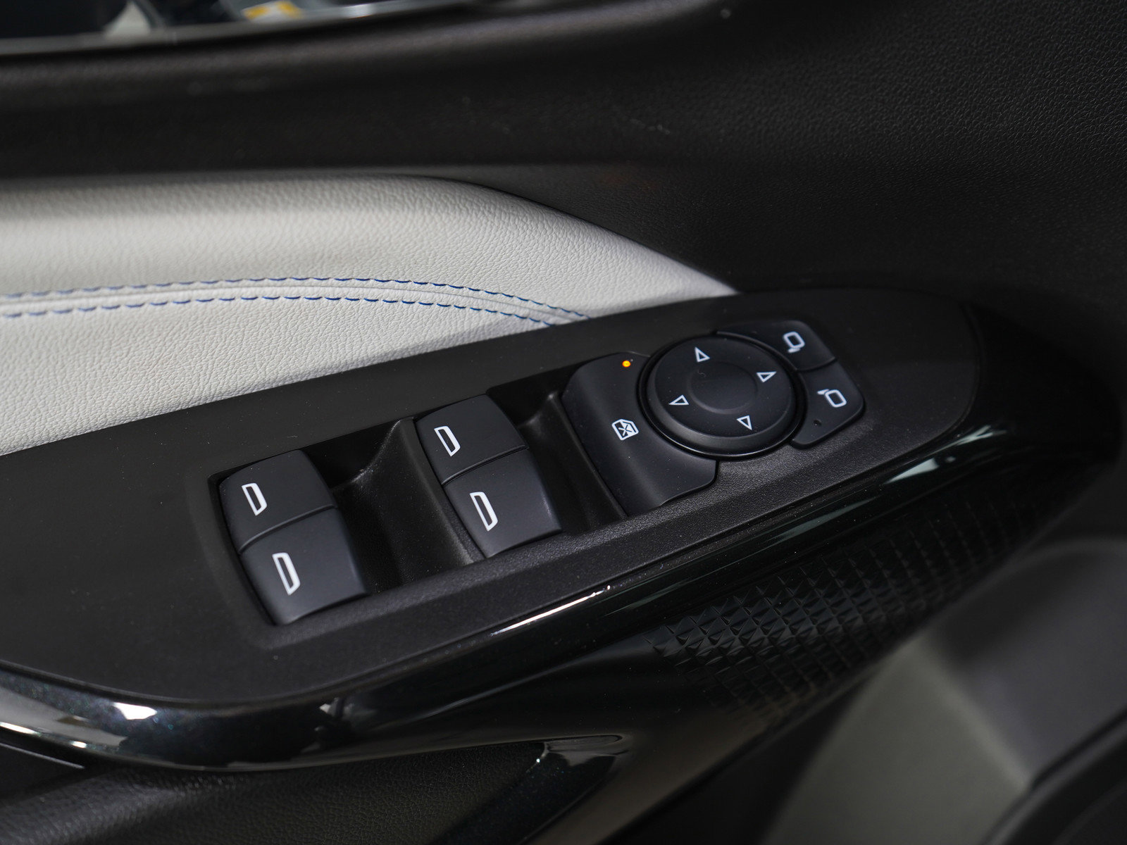 Used 2024 Chevrolet Trax LT w/ Sunroof Package image 21