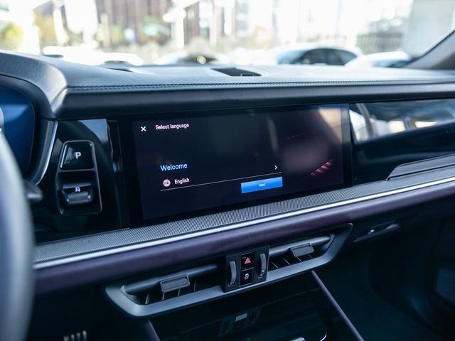 Certified 2025 Porsche Cayenne S AWD/4WD image 27