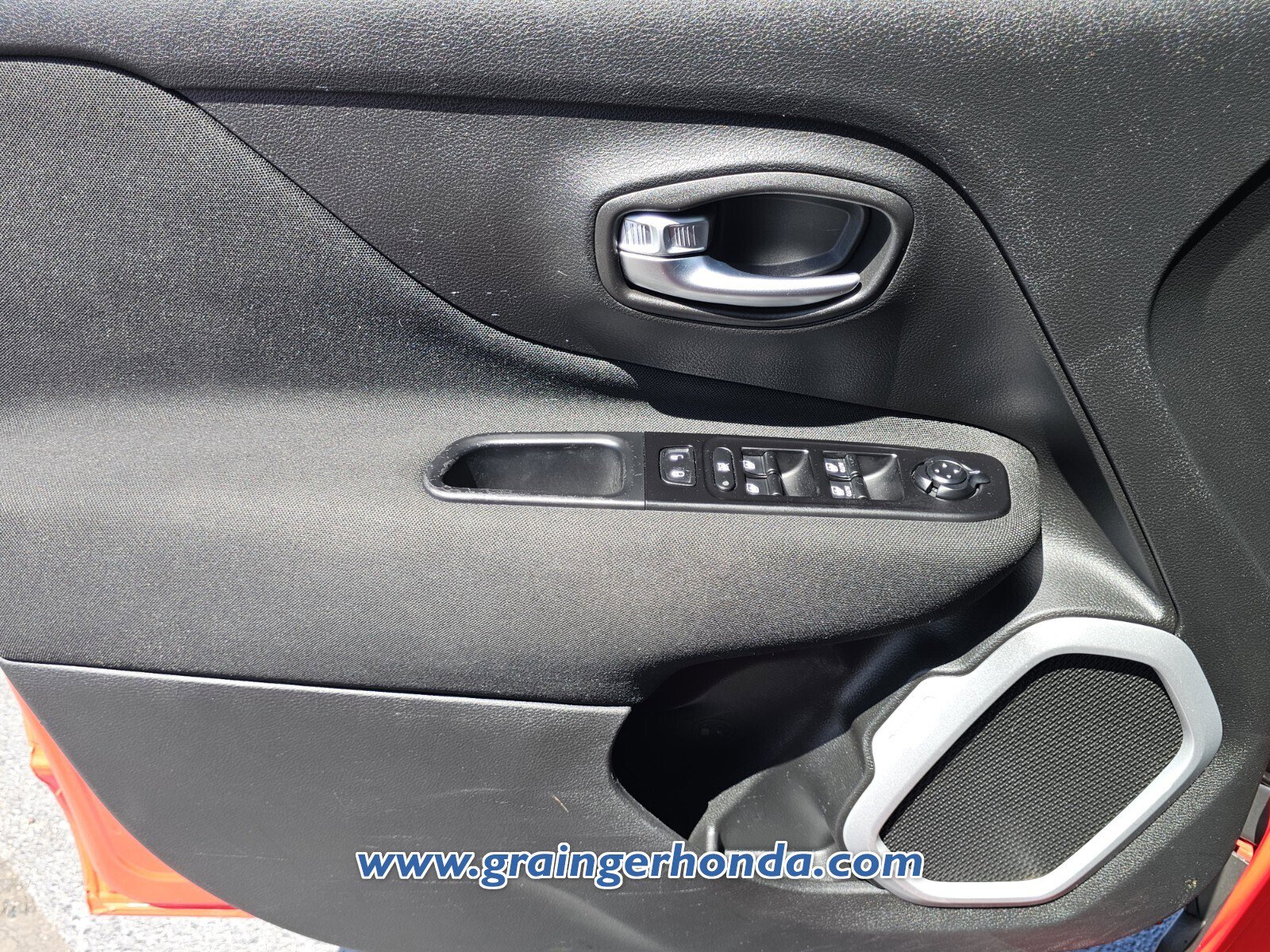 Used 2021 Jeep Renegade Latitude FWD image 23