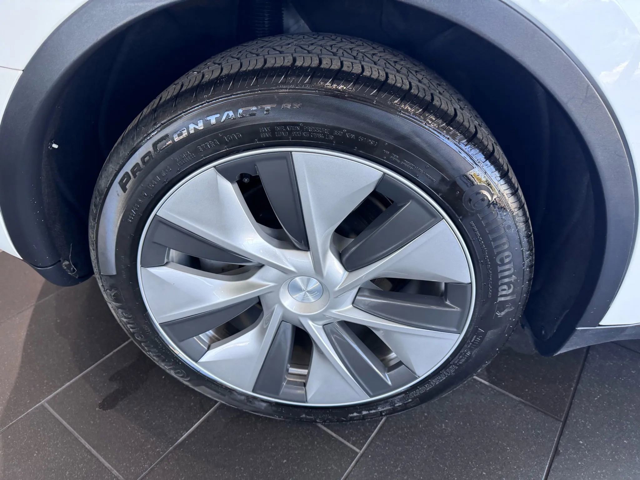 Used 2023 Tesla Model Y Long Range image 32