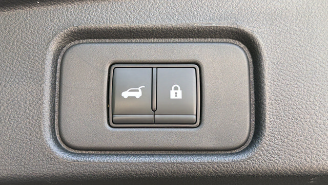 Used 2025 Nissan Pathfinder SV AWD/4WD image 22
