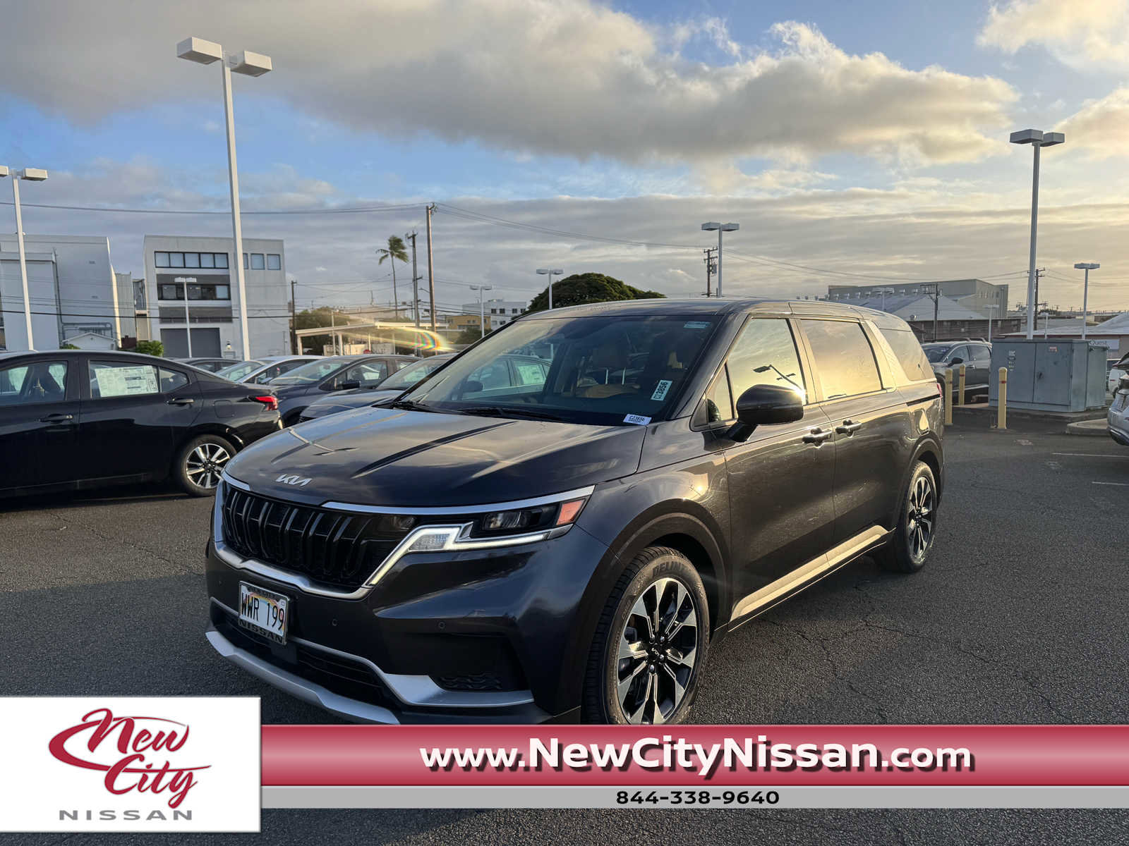 Used 2024 Kia Carnival EX image 1