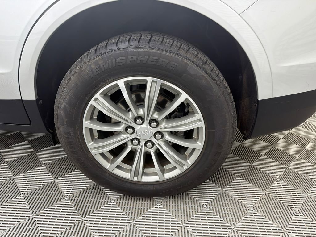 Used 2018 Cadillac XT5 Luxury w/ Driver Awareness Package image 21