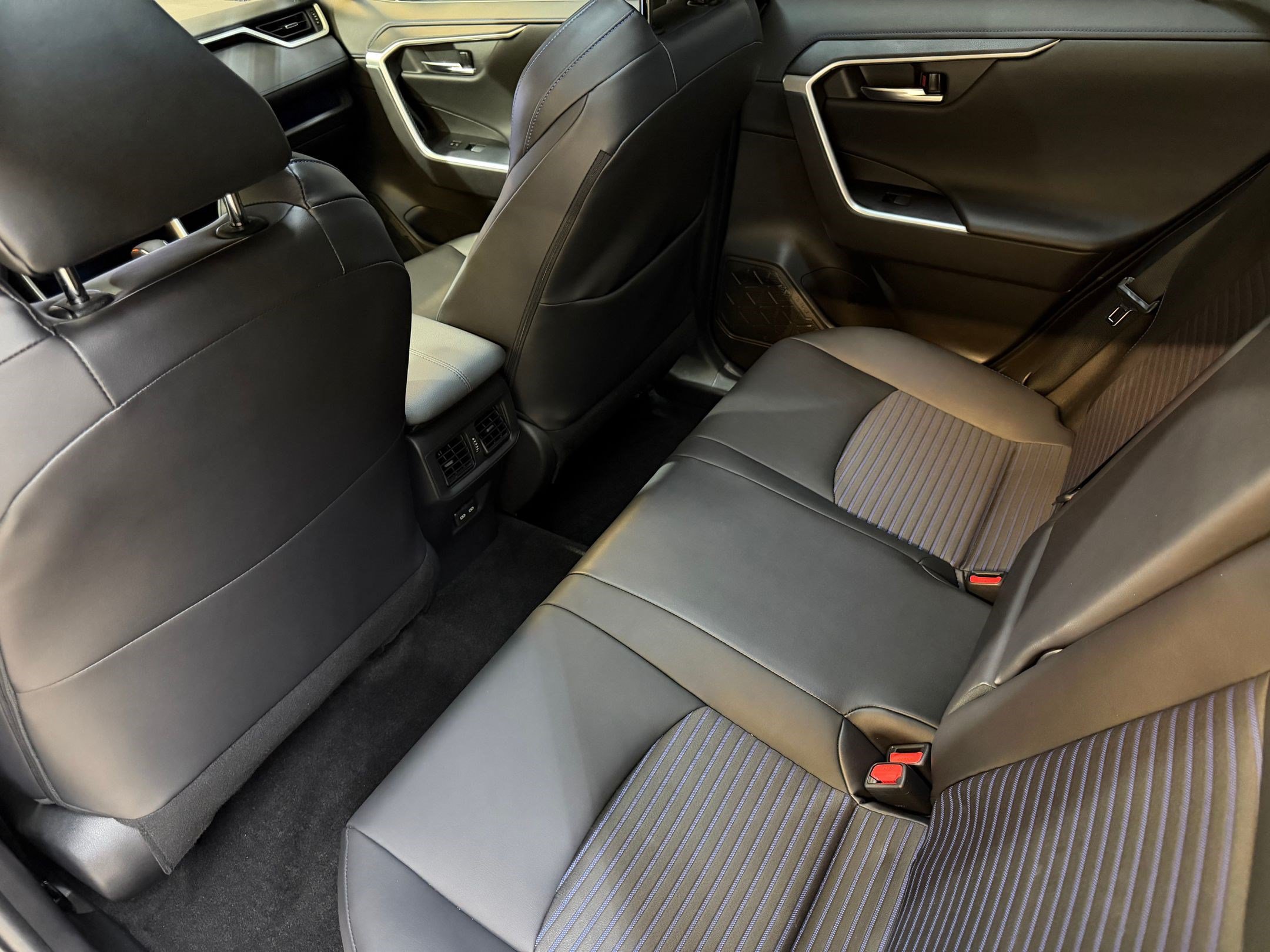 Used 2022 Toyota RAV4 XSE AWD/4WD image 38