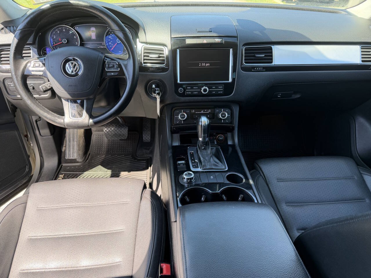 Used 2013 Volkswagen Touareg Sport AWD/4WD image 10
