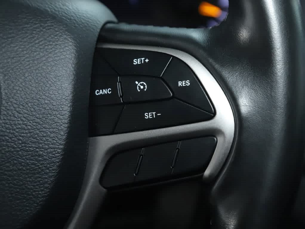 Certified 2020 Jeep Grand Cherokee Laredo AWD/4WD image 22