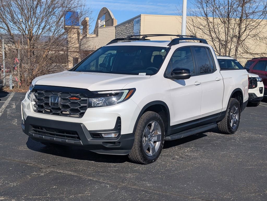 Used 2025 Honda Ridgeline TrailSport image 3