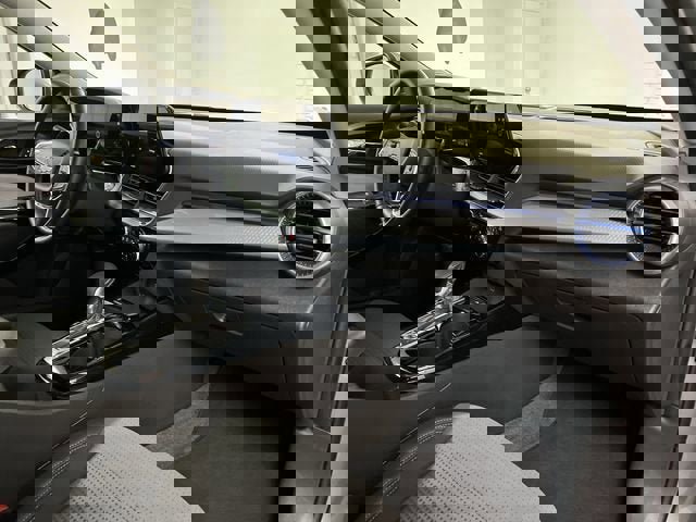 Certified 2025 Chevrolet Trax LT w/ LT Convenience Package image 28