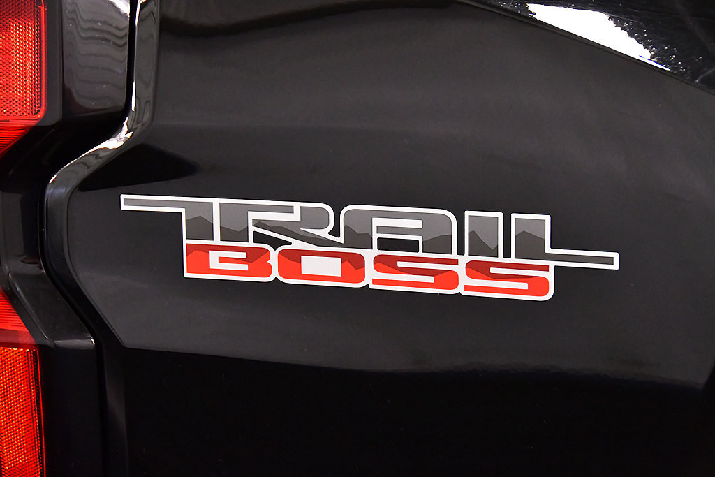 Used 2024 Chevrolet Colorado Trail Boss w/ Technology Package AWD/4WD image 11