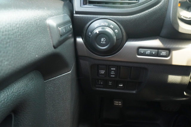 Used 2021 Nissan Titan PRO-4X w/ Pro-4x Convenience Package AWD/4WD image 15