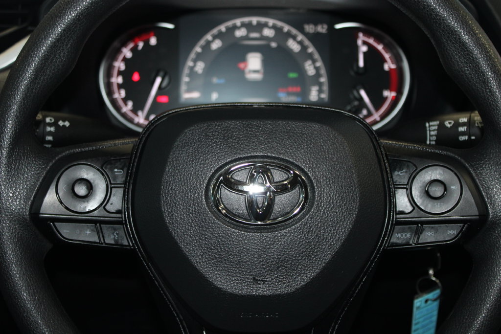 Used 2025 Toyota RAV4 LE AWD/4WD image 12