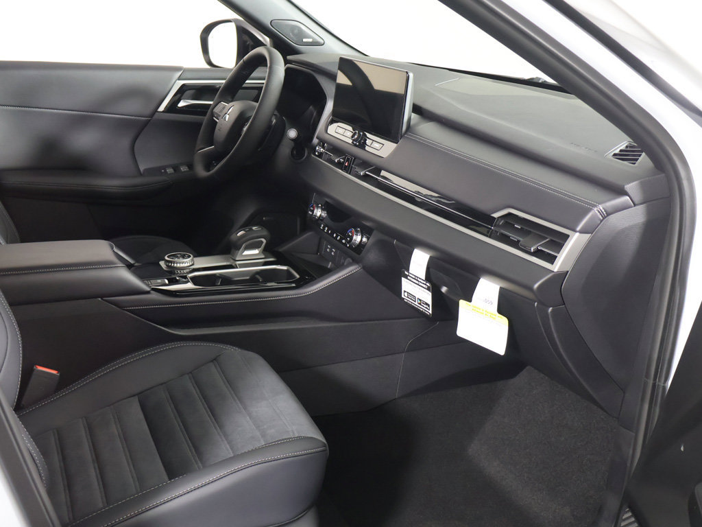 New 2026 Mitsubishi Outlander LE FWD image 25