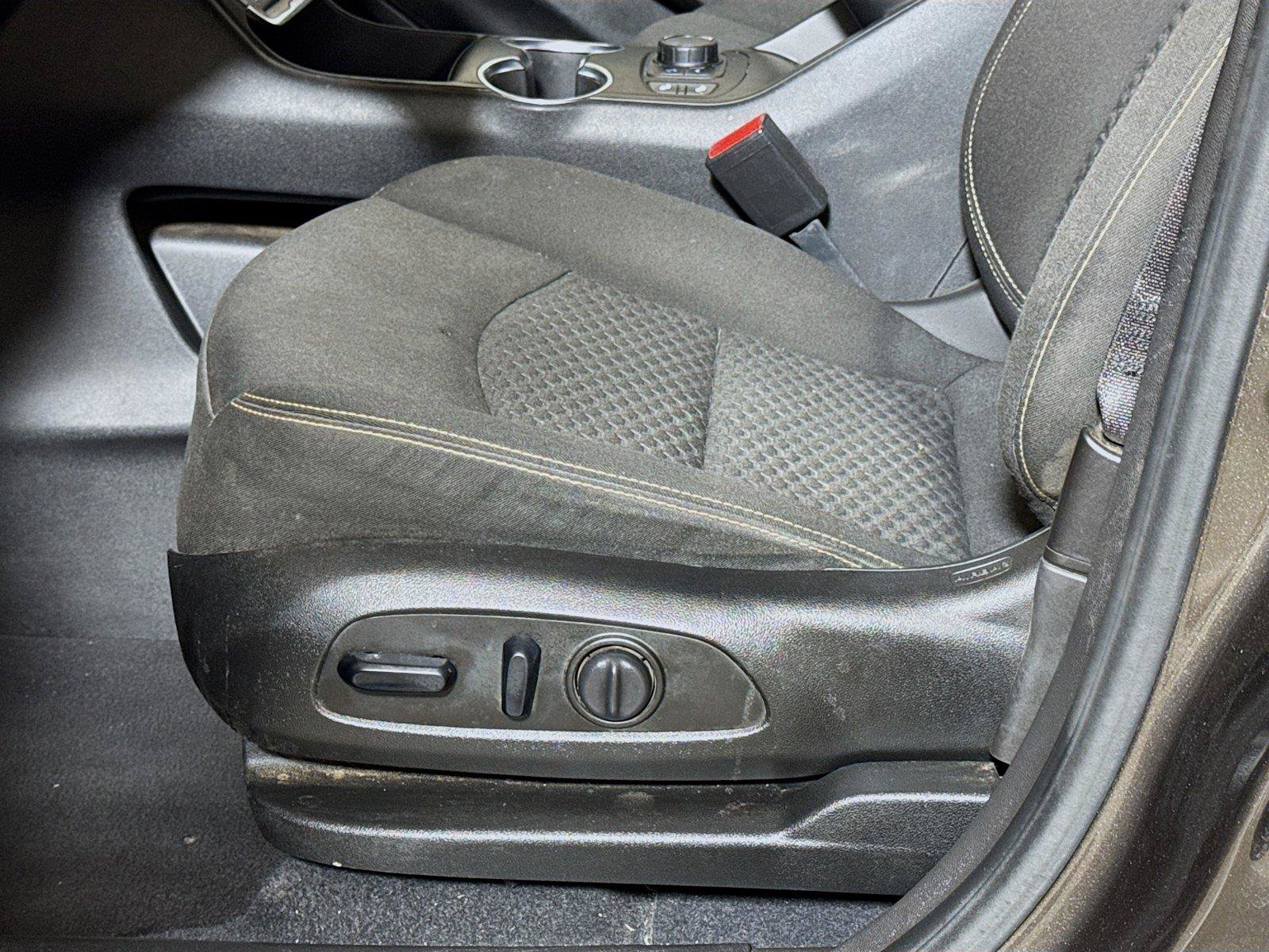 Used 2020 GMC Terrain SLE w/ Driver Convenience Package FWD image 17