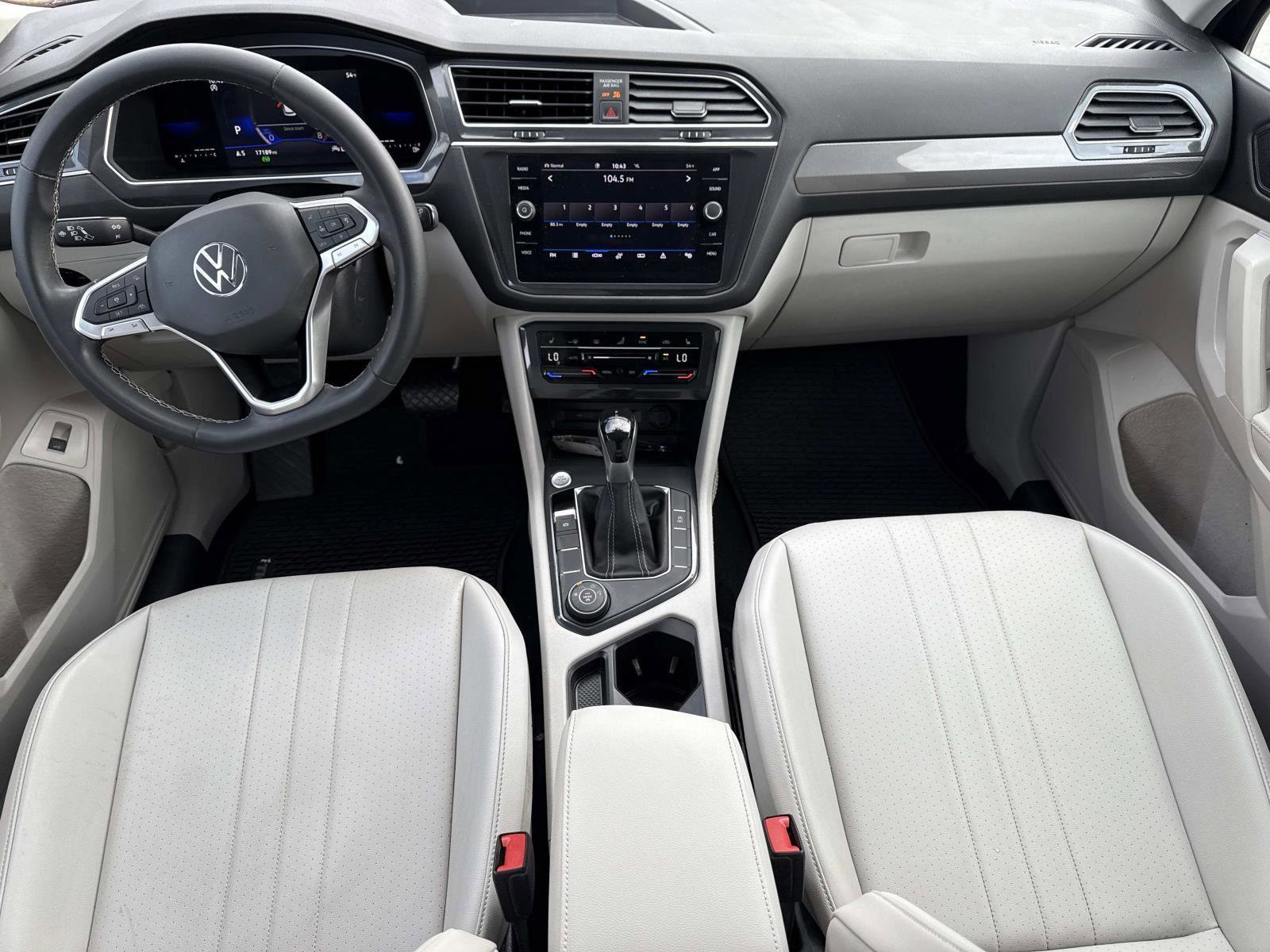 Certified 2022 Volkswagen Tiguan SE image 16