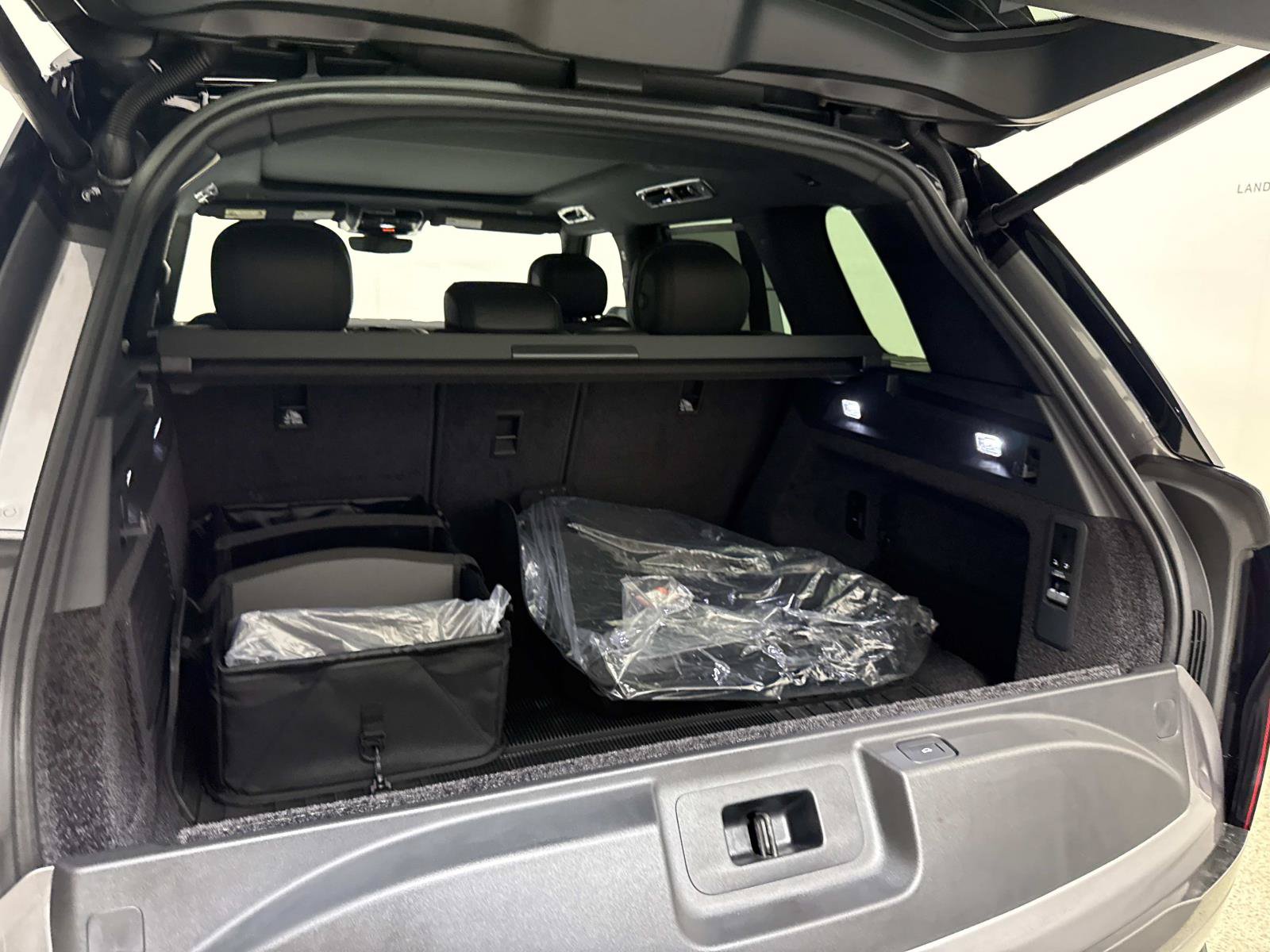 New 2026 Land Rover Range Rover SE AWD/4WD image 11