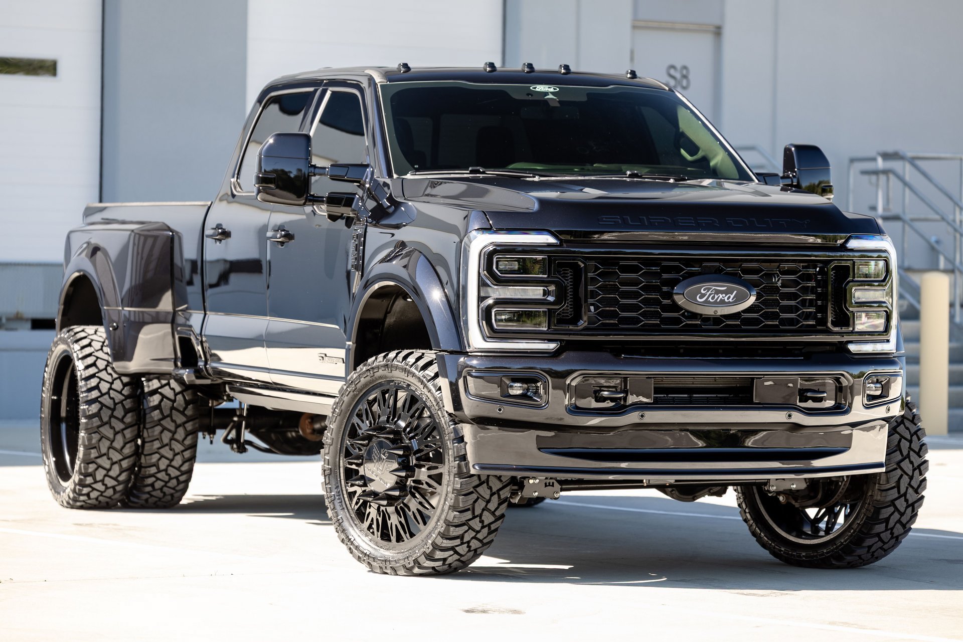 Used 2025 Ford F450 Platinum AWD/4WD image 1