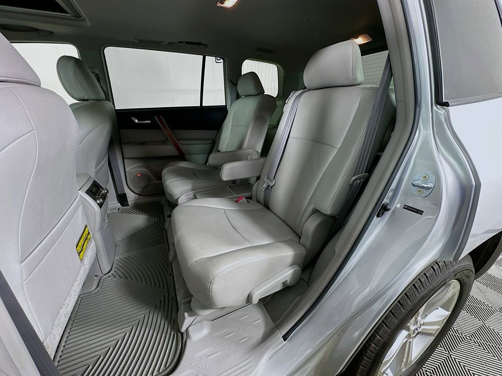 Used 2010 Toyota Highlander Limited AWD/4WD image 30