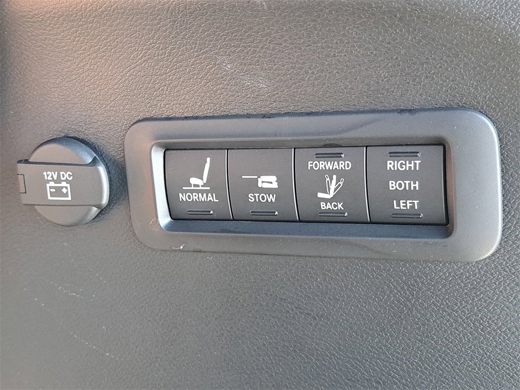 Used 2022 Chrysler Pacifica Pinnacle image 16