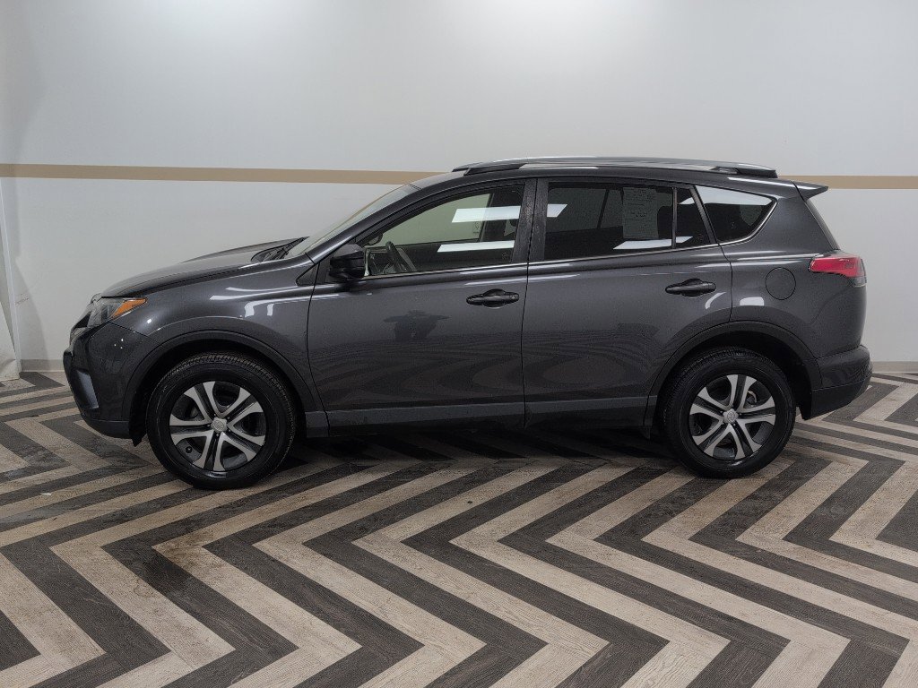 Used 2018 Toyota RAV4 LE image 3