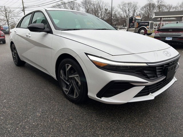 Used 2025 Hyundai Elantra Sport image 3