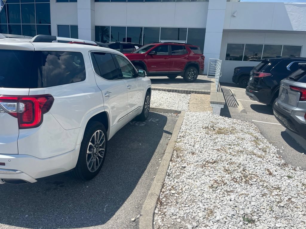 Certified 2021 GMC Acadia Denali w/ Denali Technology Package FWD image 4