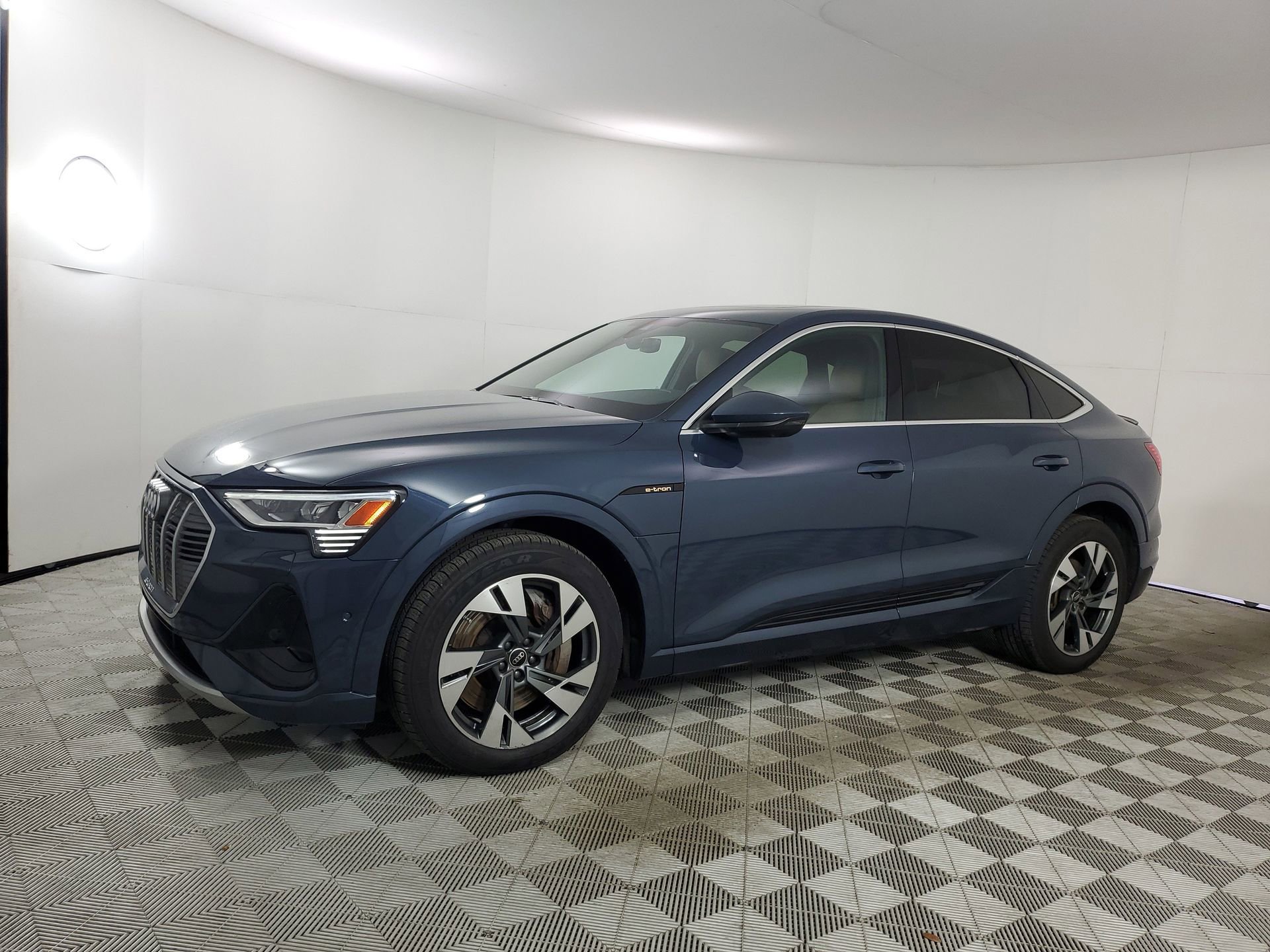 Used 2023 Audi e-tron Premium Plus w/ Premium Plus Package image 5