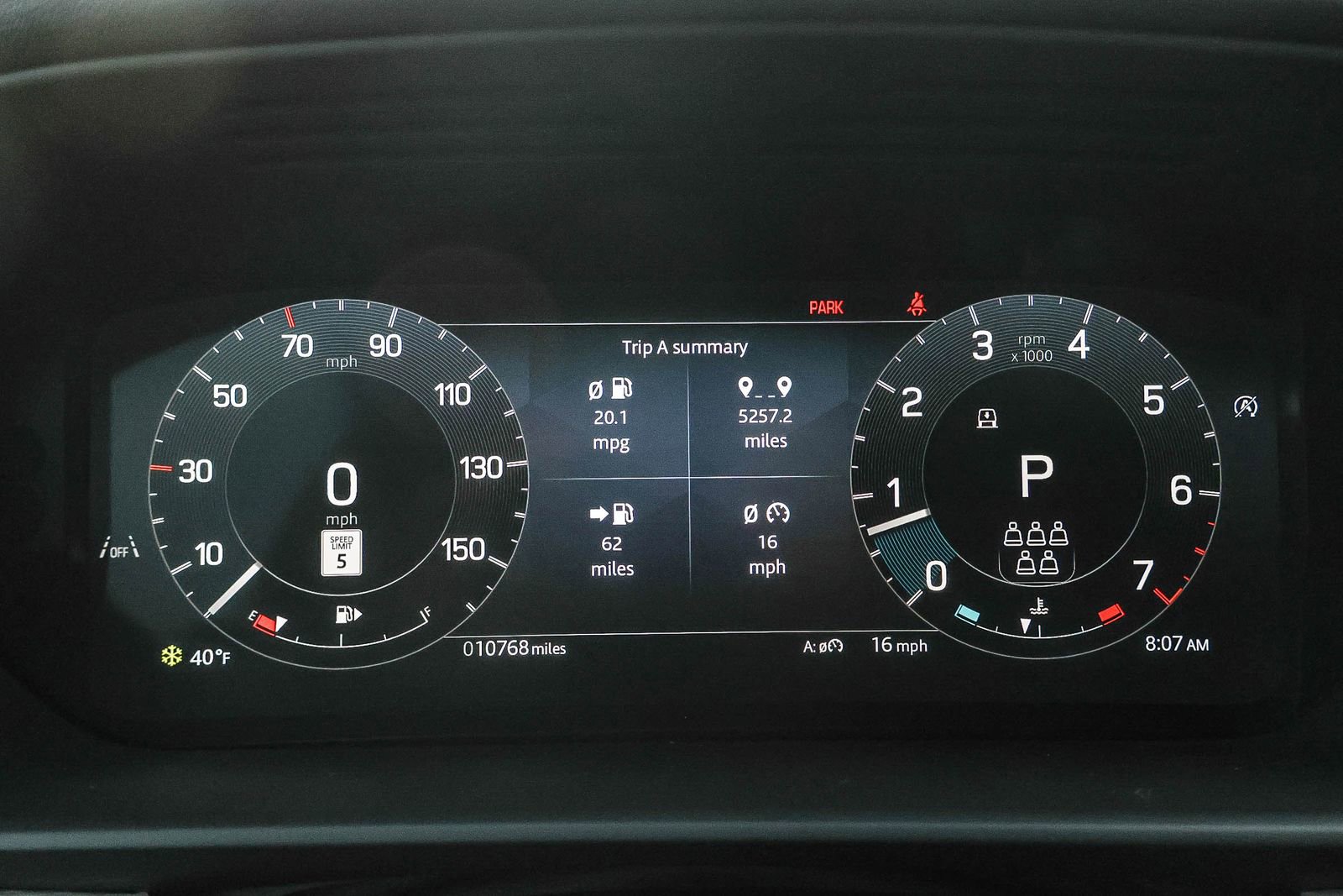 Used 2024 Land Rover Discovery Dynamic SE image 32