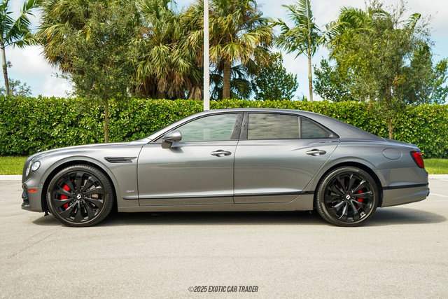 Used 2022 Bentley Flying Spur Plug-In Hybrid image 3