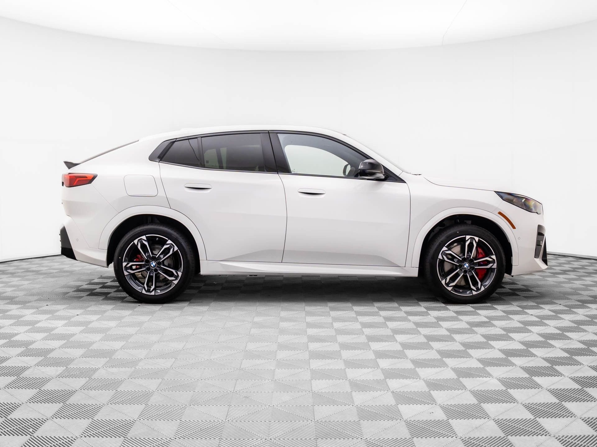 New 2026 BMW X2 xDrive28i w/ Technology Package AWD/4WD image 7