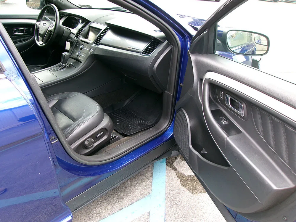 Used 2014 Ford Taurus SEL w/ Equipment Group 201A FWD image 12