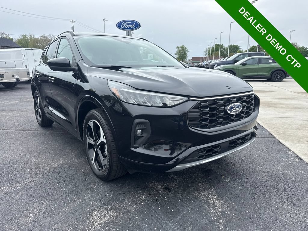 Used 2024 Ford Escape ST-Line Select w/ Tech Pack #2 AWD/4WD image 4
