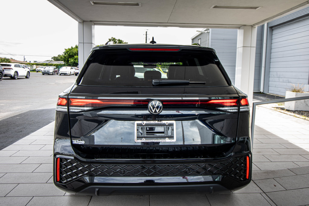 New 2026 Volkswagen Tiguan SE R-Line FWD image 17