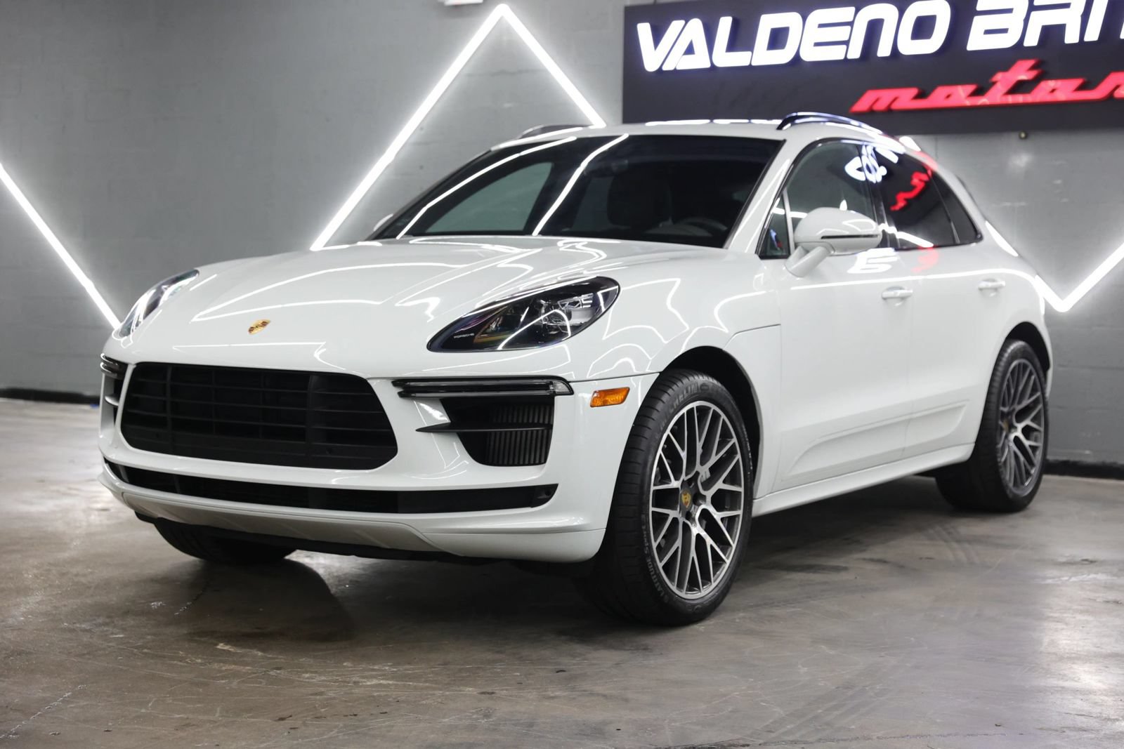 Used 2020 Porsche Macan Turbo AWD/4WD image 9