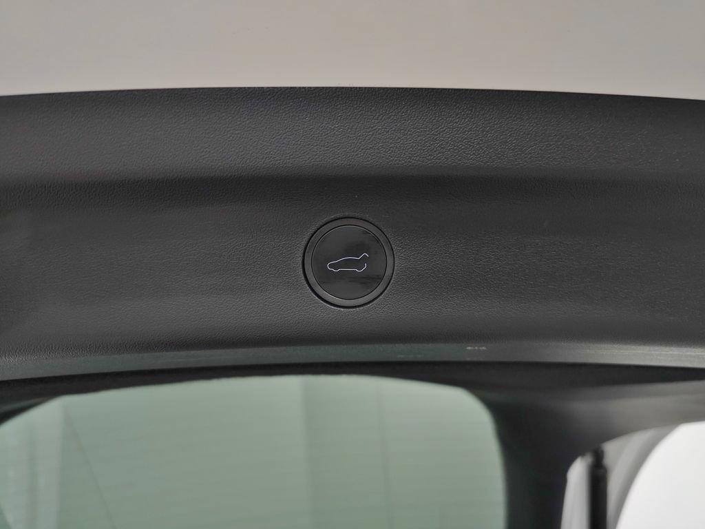 Used 2025 Tesla Model Y Long Range AWD/4WD image 6