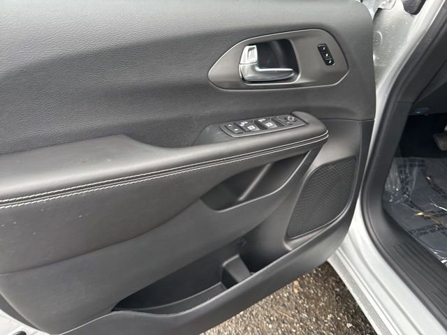 New 2026 Chrysler Pacifica Select w/ S Appearance Package image 17