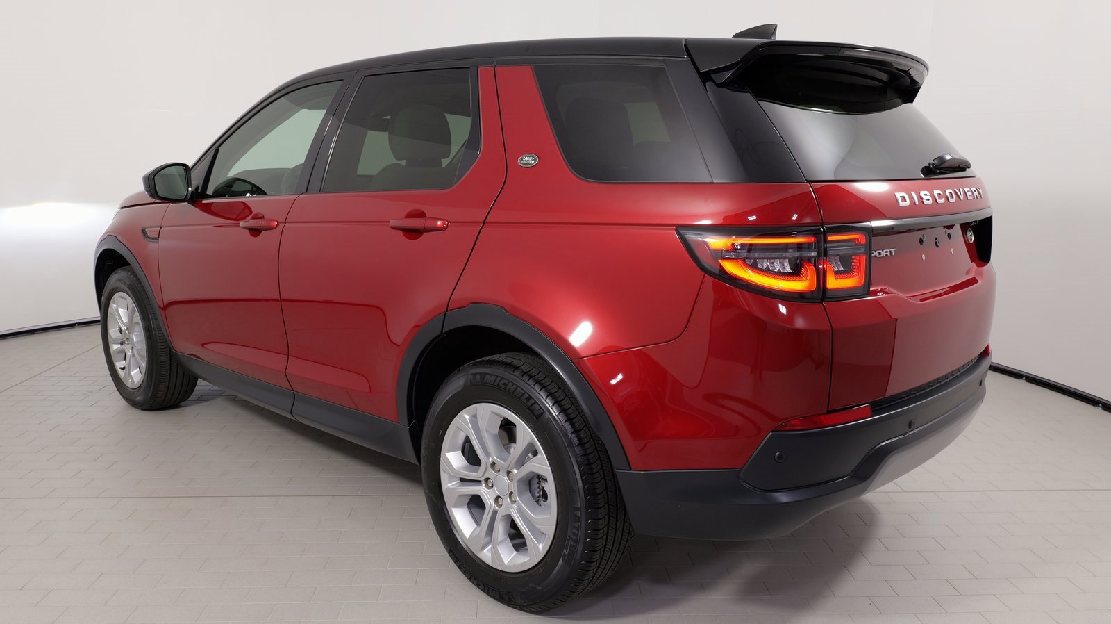 Used 2023 Land Rover Discovery Sport S image 29