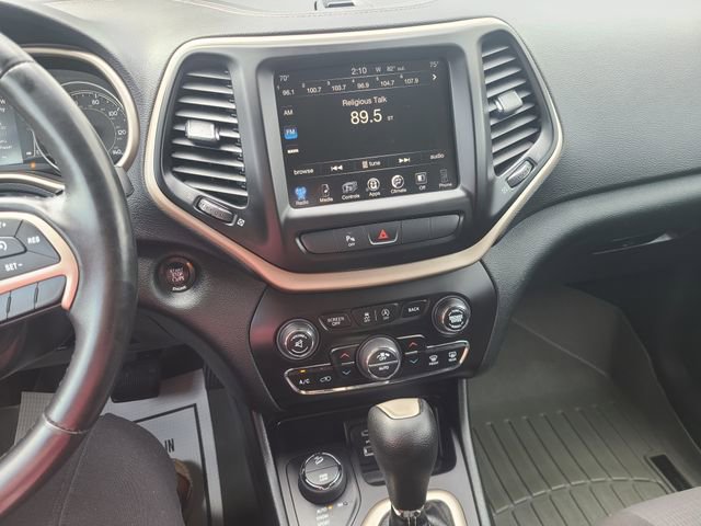 Used 2015 Jeep Cherokee Latitude w/ Comfort/Convenience Group image 12