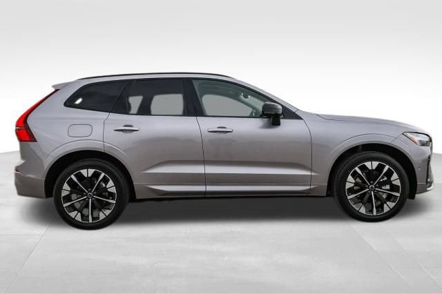 Used 2026 Volvo XC60 B5 Plus w/ Climate Package PRO AWD/4WD image 4