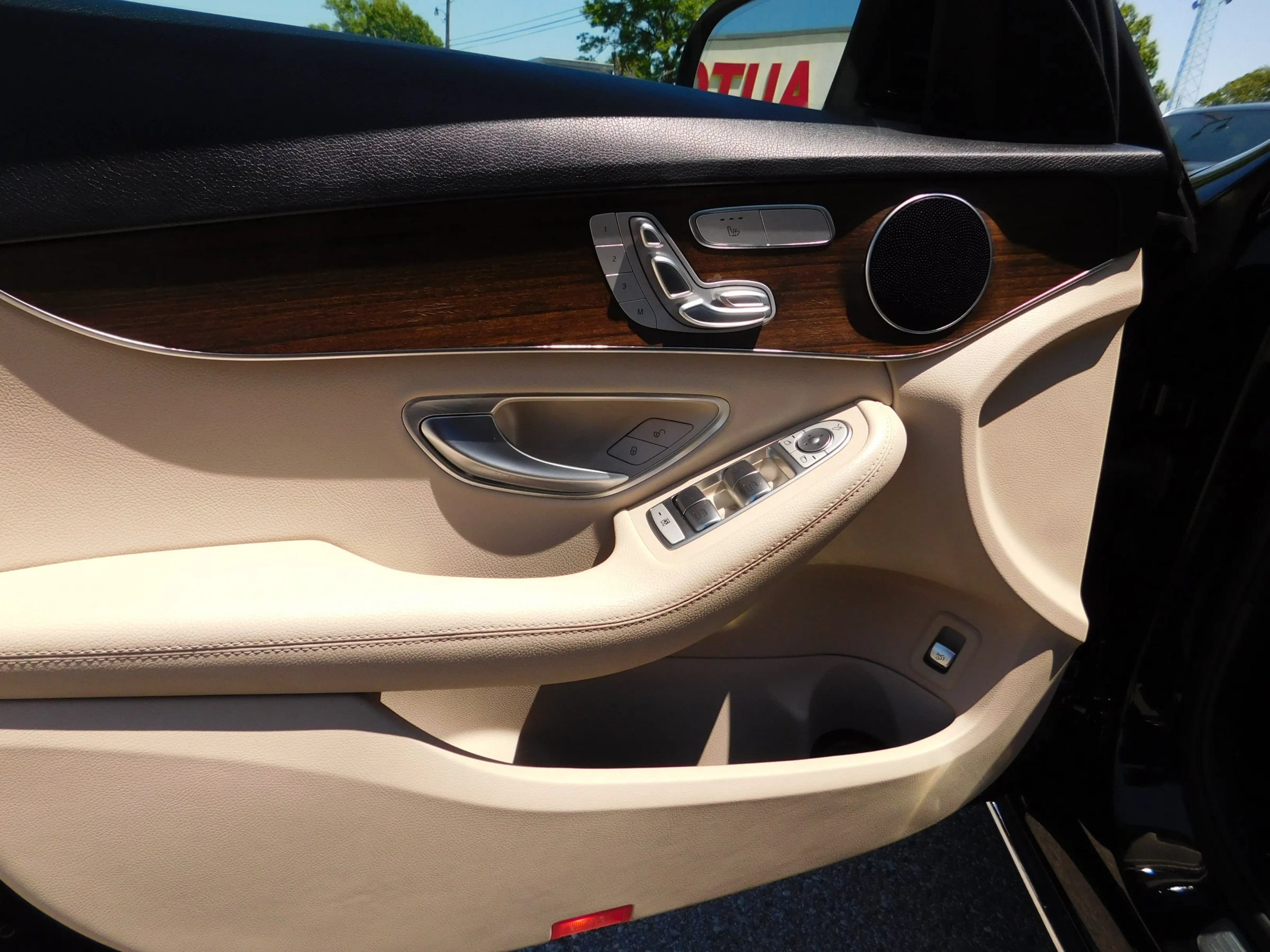 Used 2020 Mercedes-Benz C 300 4MATIC Sedan image 16
