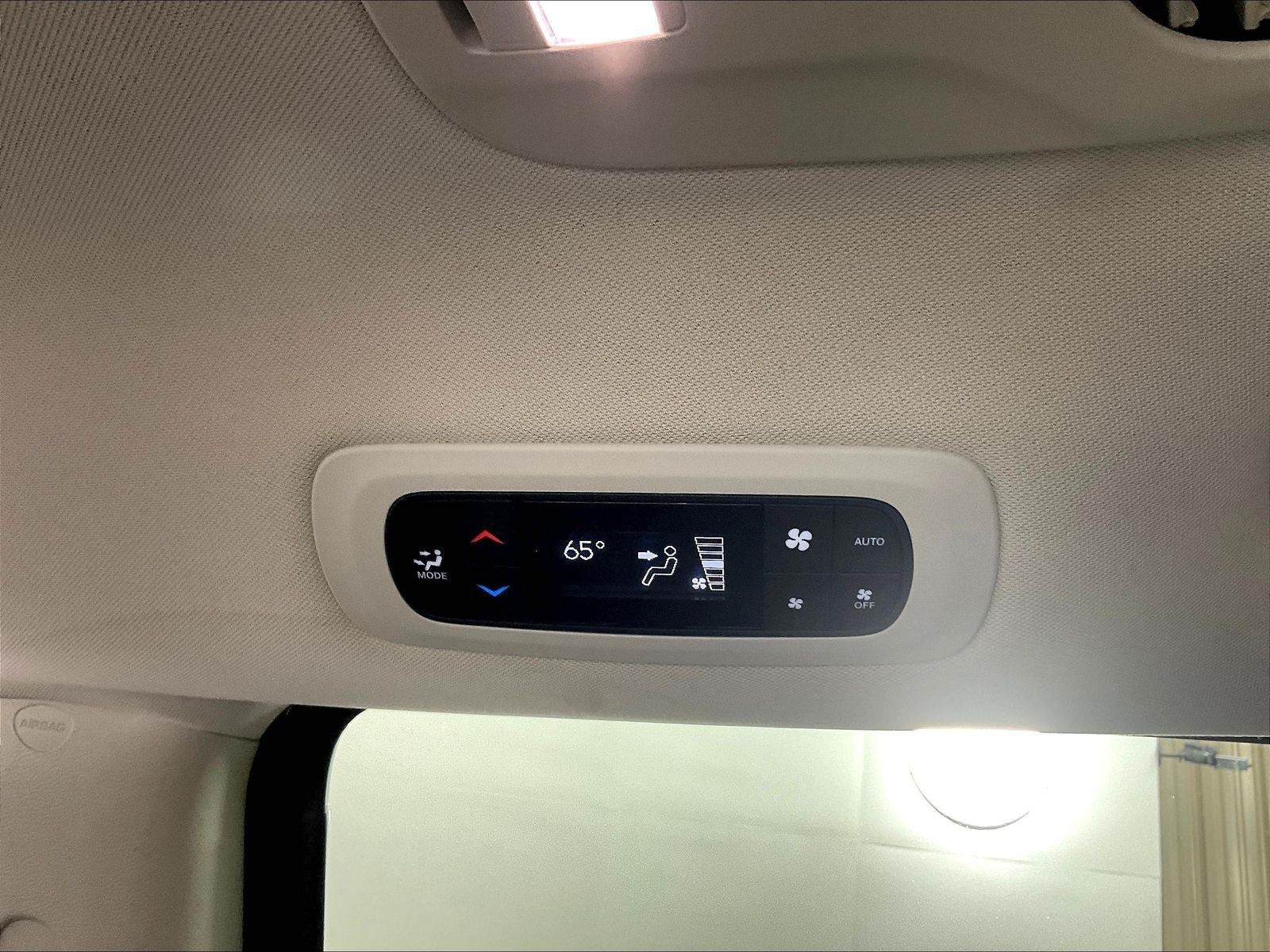 Used 2017 Chrysler Pacifica Touring-L FWD image 38