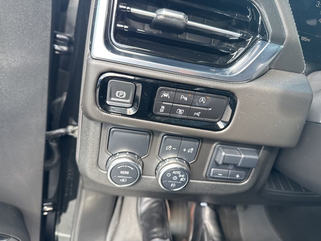 Used 2025 GMC Yukon Denali w/ Denali Reserve Package image 8