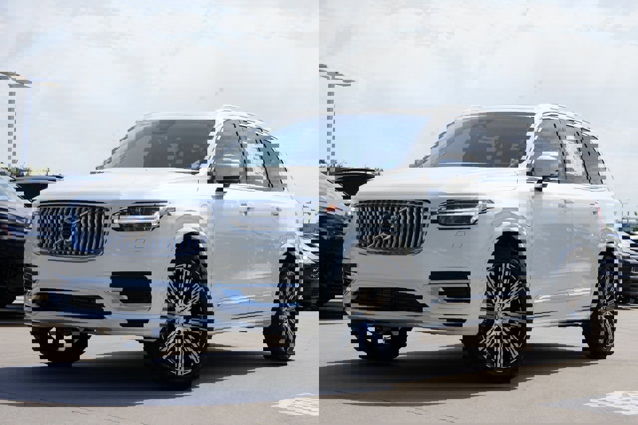 New 2025 Volvo XC90 T8 Plus w/ Protection Package Premier