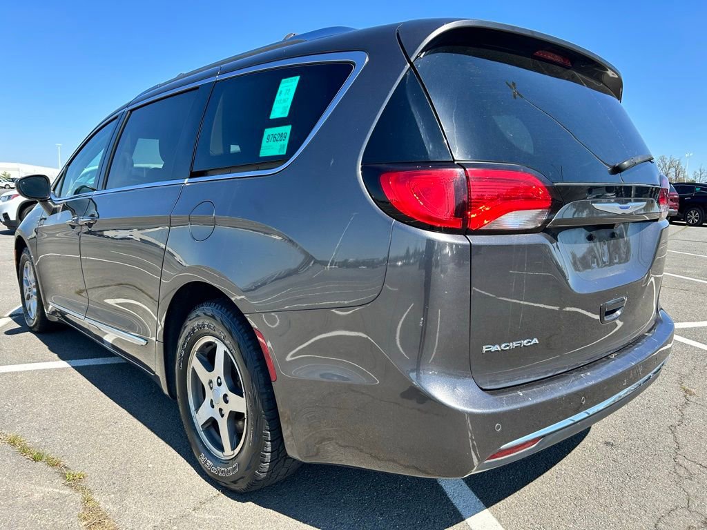 Used 2020 Chrysler Pacifica Touring-L FWD image 4