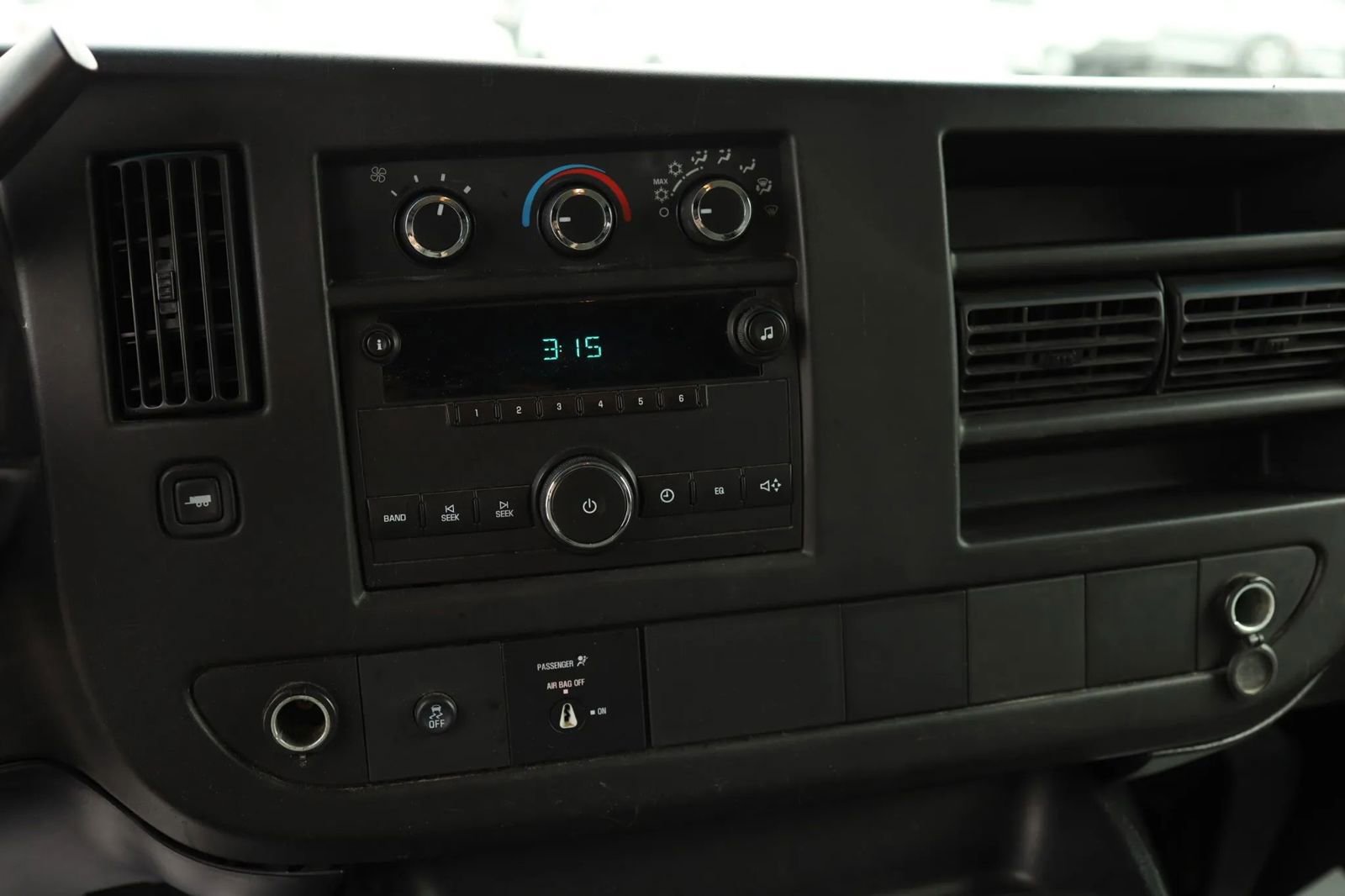 Used 2013 Chevrolet Express 2500 image 19