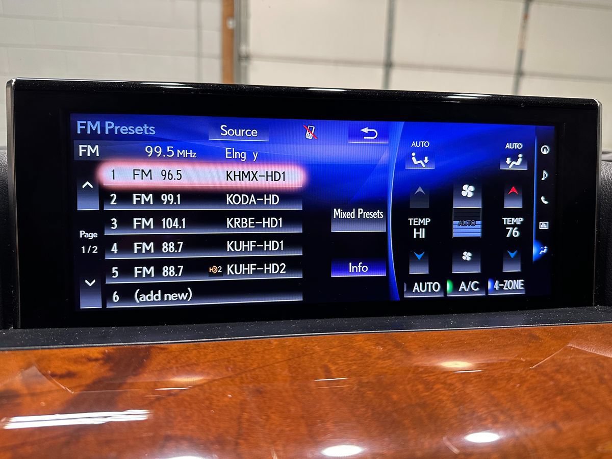 Used 2016 Lexus LX 570 4WD w/ Luxury Package image 44